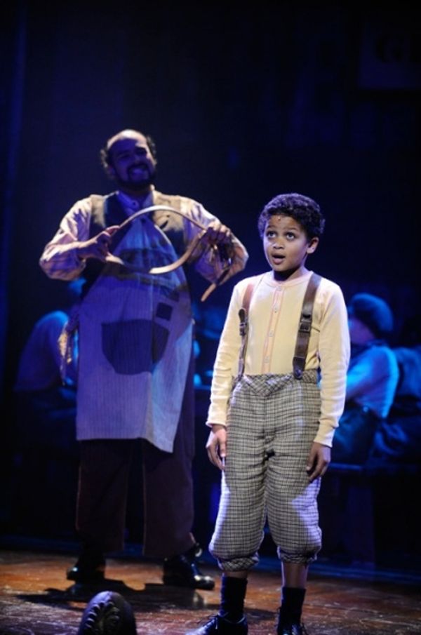 Twist (foreground, Alaman Diadhiou) looks for hope in the face of his life at the Par Photo